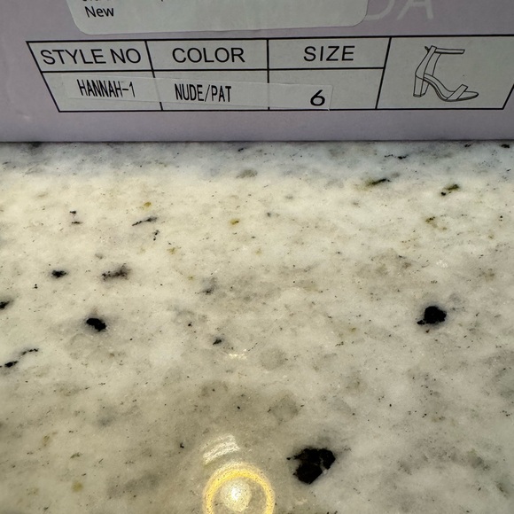 Brand New never worn size 6 nude heel - Picture 2 of 6